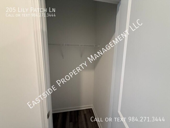 Building Photo - 205 Lily Patch Ln