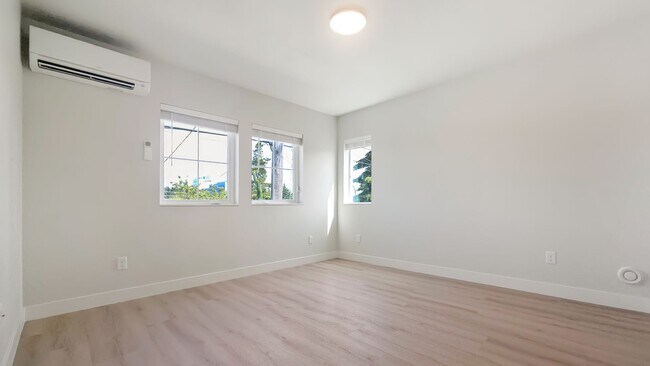 Building Photo - Modern North Beacon Hill Home with Updated Finishes and Great Amenities