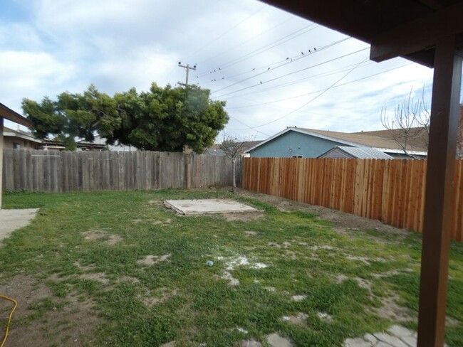 Building Photo - Single Story 3 Bedroom Home in Santa Maria