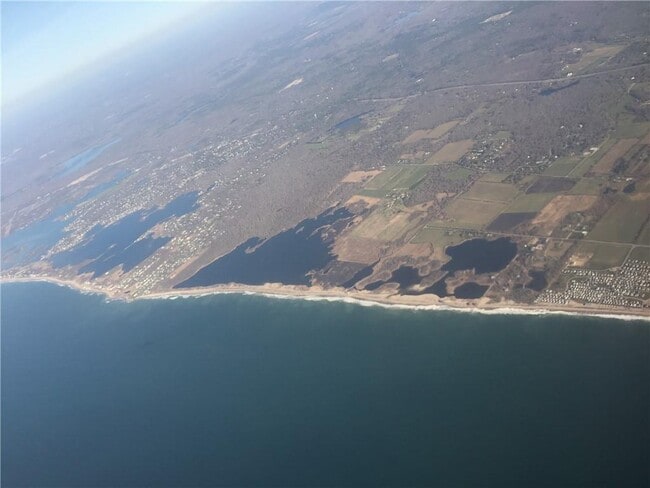 Building Photo - 15 Seabreeze Terrace