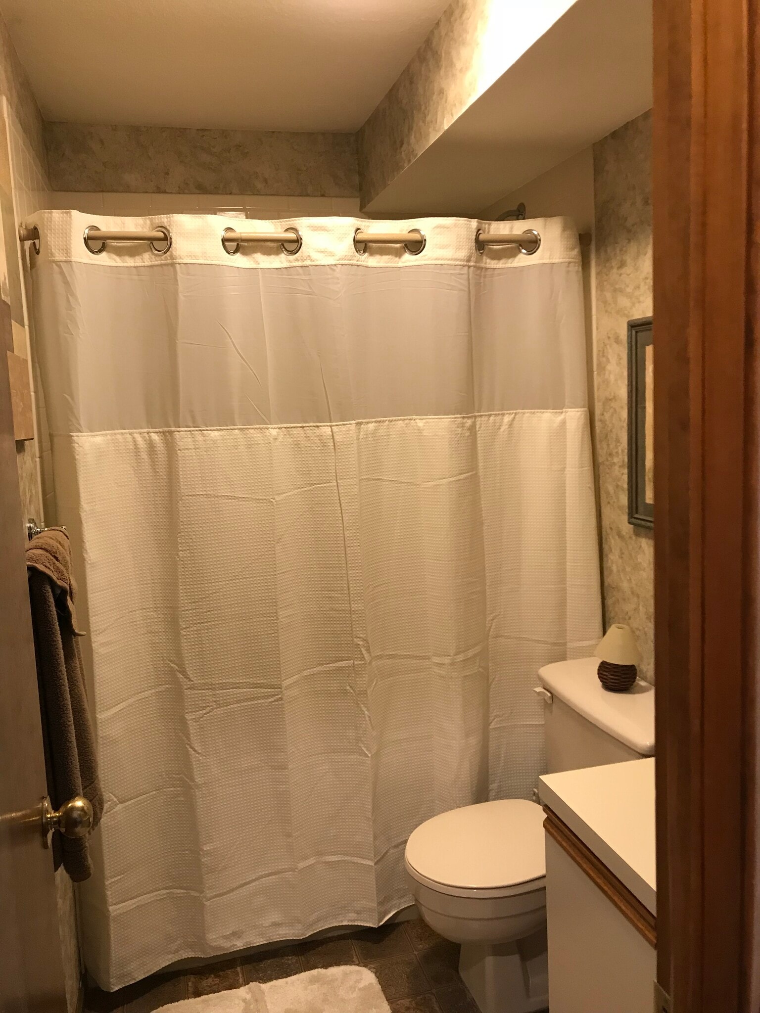 2nd Bathroom - 5005 Faraon St