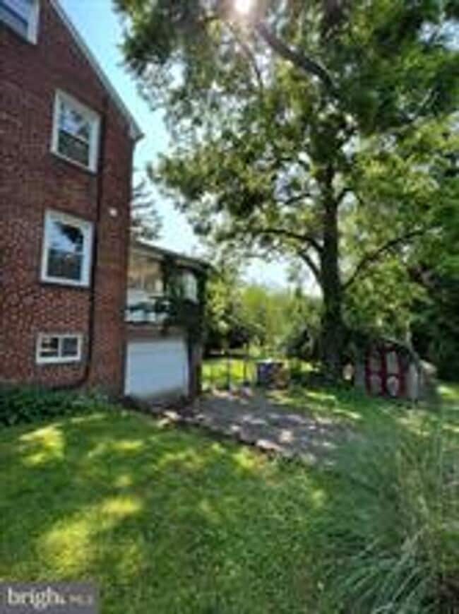 Building Photo - CHARMING BRICK COLONIAL HOME IN ROCKVILLE,...