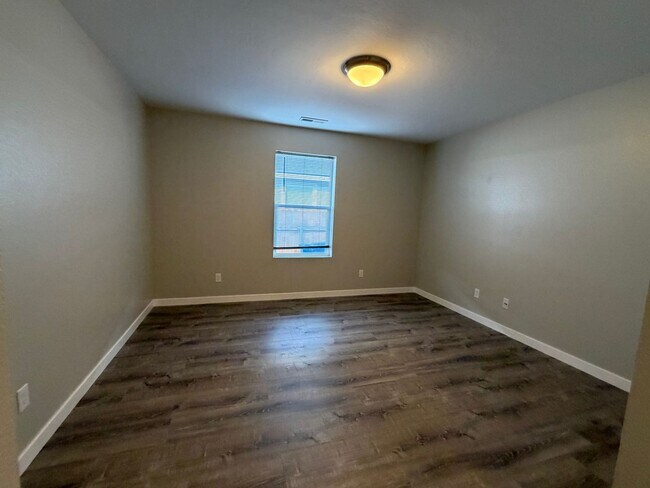 Building Photo - Beautiful 3 bed 2 bath home with flex room in Nampa just off Ustic and Middleton