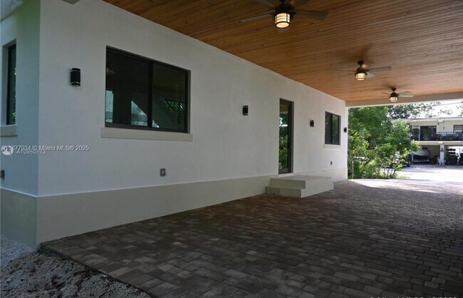 Building Photo - 14 Coral Dr