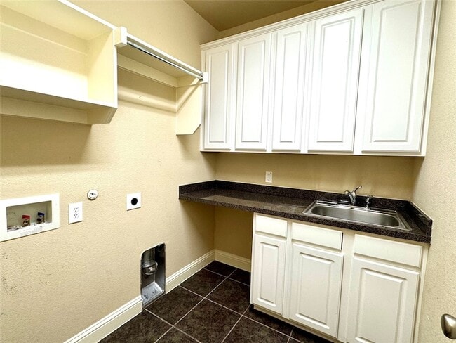 Building Photo - 3817 Edward Dr