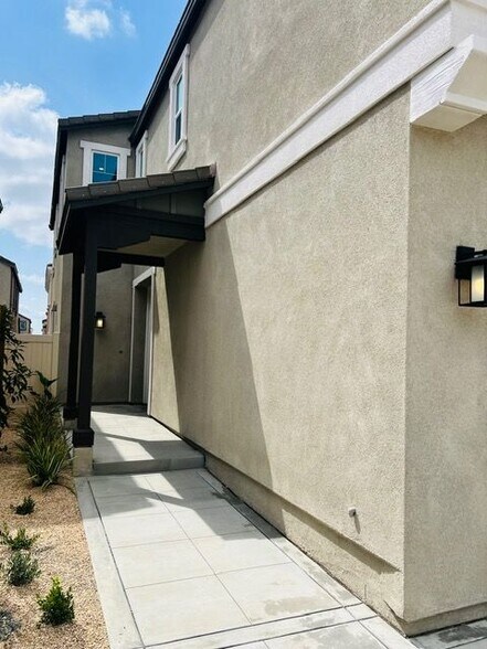 Building Photo - 16739 Plantain Wy