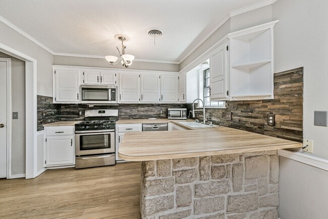 Building Photo - Spacious Puckett West Home For Lease