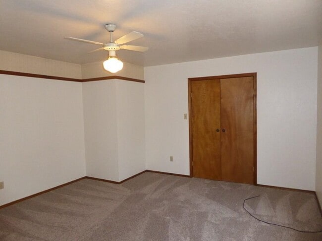Building Photo - 4008 NW Ozmun Ave