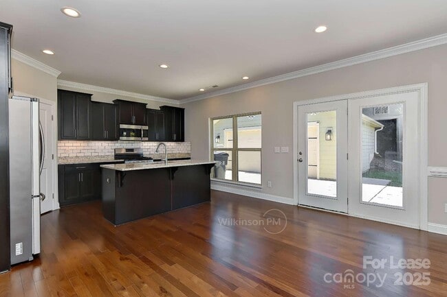 Building Photo - 8765 Aspinwall Dr