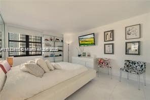 Building Photo - 2555 Collins Ave
