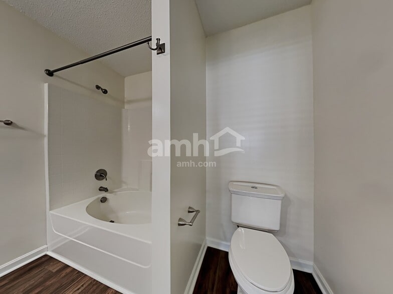 Building Photo - 119 Macallan Ct