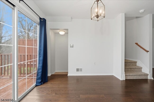 Building Photo - 5 Ajax Ct