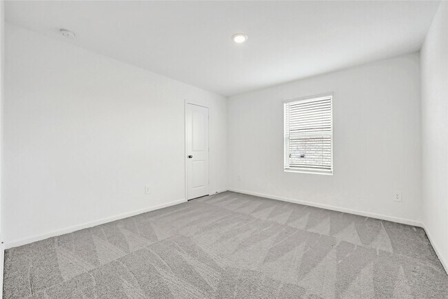 Building Photo - 227 River Grv Ct