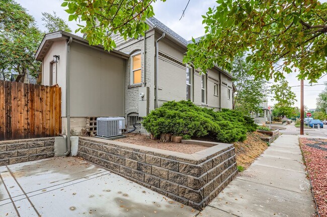 Building Photo - 536 E 2nd Ave