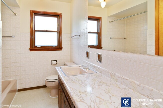 Building Photo - 1551 Sibley Blvd