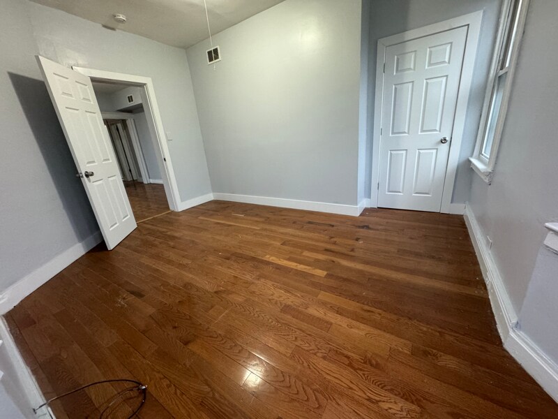 Building Photo - 827 S 14th St