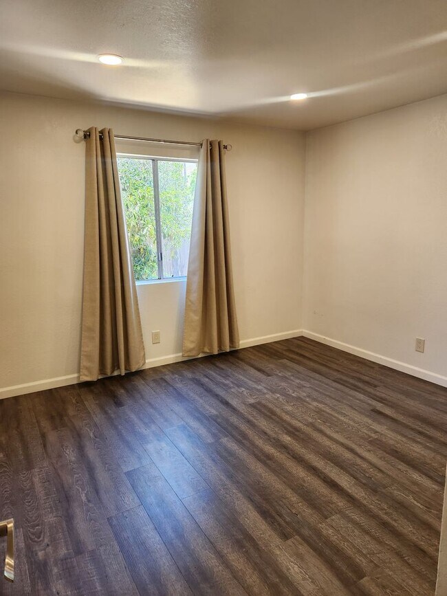 Building Photo - 4 bedroom, 2 bathroom home for rent off of Higuera Street