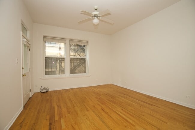 Building Photo - 2464 N Geneva Terrace