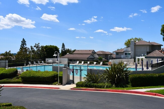 Building Photo - Newly remodeled and updated