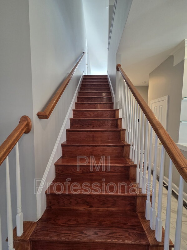 Building Photo - 315 Shadow Creek Dr