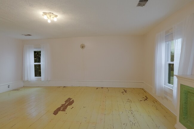 Building Photo - 329 Grayson St