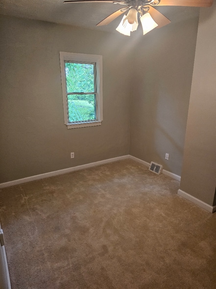 Building Photo - 640 Hollace St