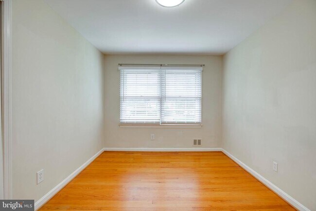 Building Photo - 1501 Walden Dr
