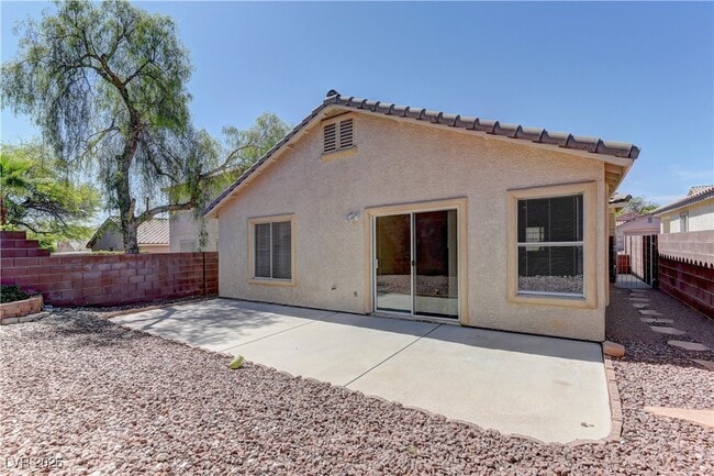 Building Photo - 10530 Lilac Tree Ave