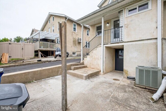 Building Photo - 114 Conestoga Rd