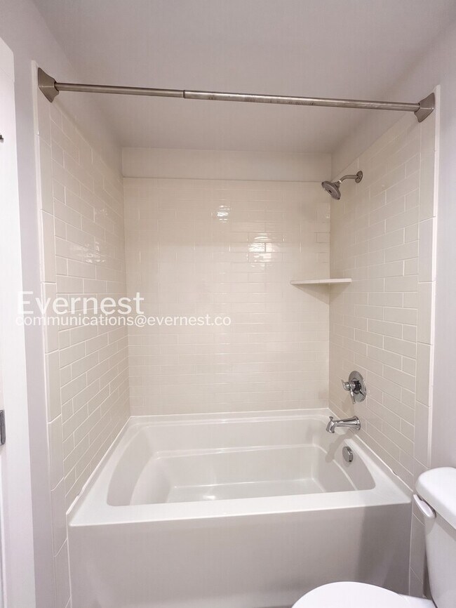 Building Photo - 3-Bed/3-Bath Home/Available Now!