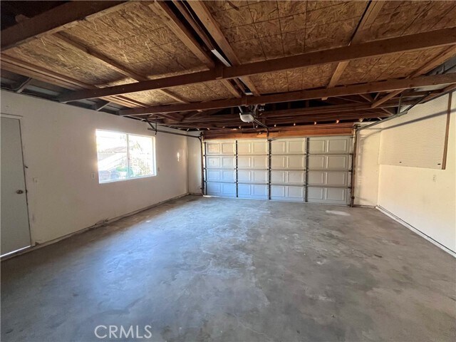 Building Photo - 43052 Charlton Ave