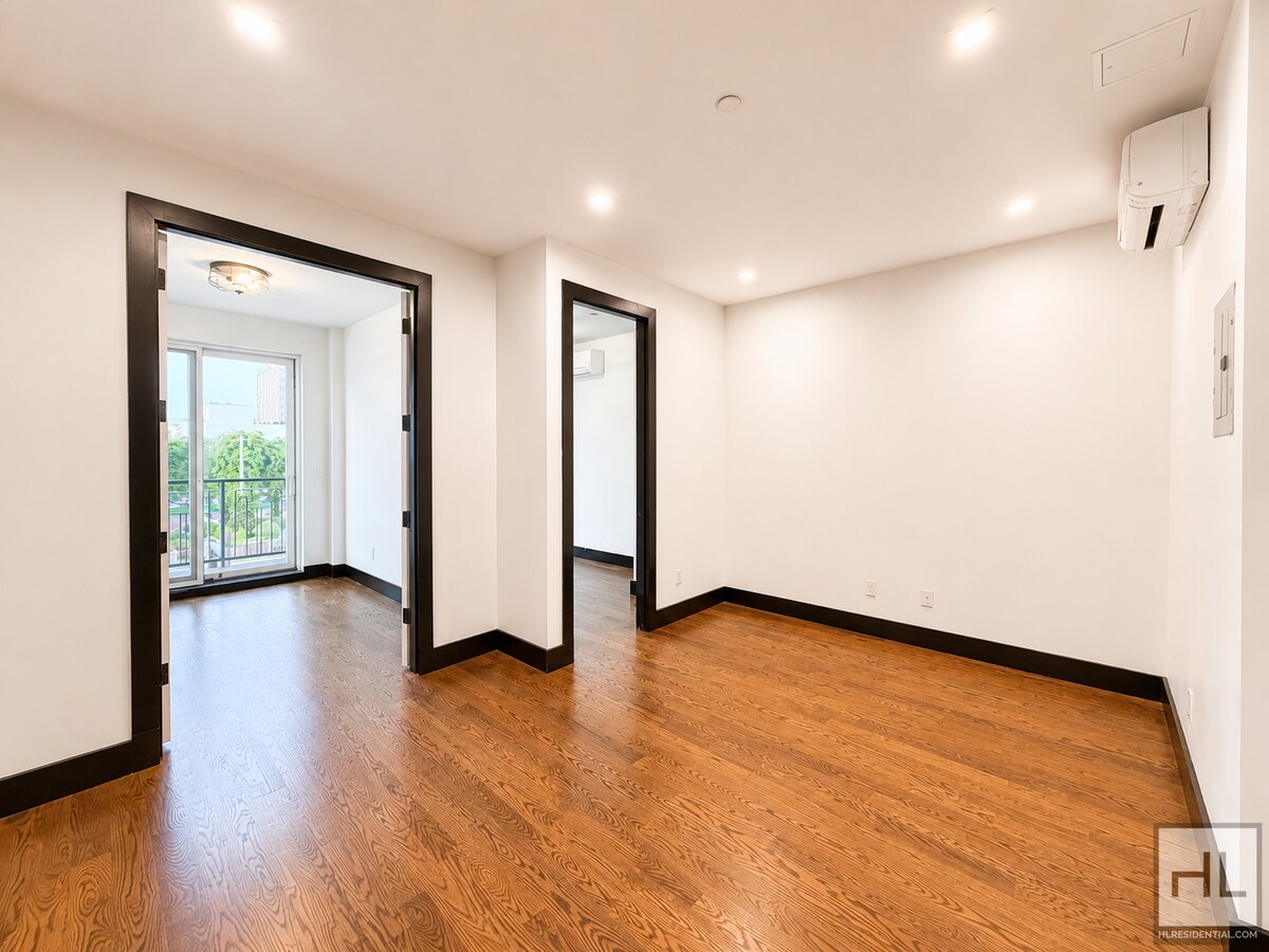 Building Photo - IRVING AVENUE / Spacious Bushwick 2-Bed