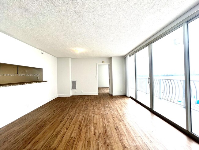 Building Photo - 7601 E Treasure Dr
