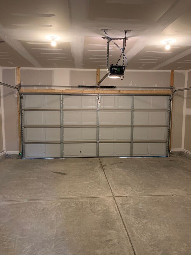 Building Photo - 2143 Kilpatrick LN