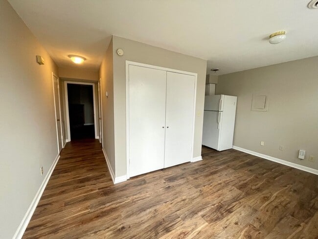 Building Photo - 00401