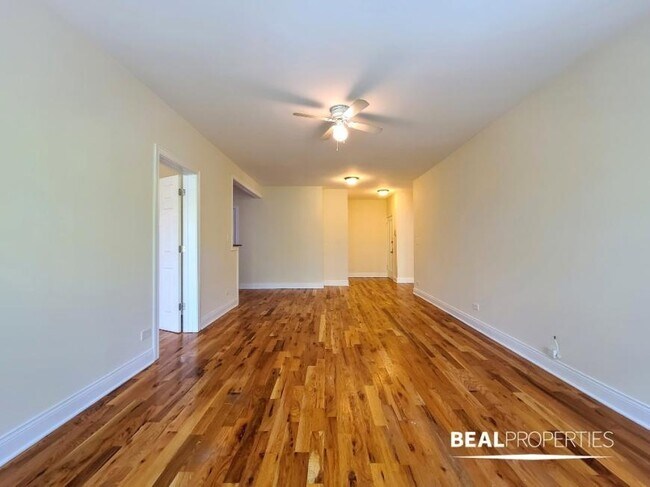 Building Photo - 2 bedroom in CHICAGO IL 60657