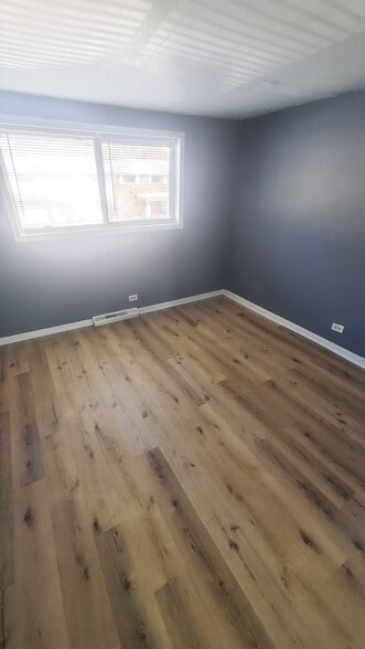 2nd bedroom 12x10 - 509 W 136th Pl