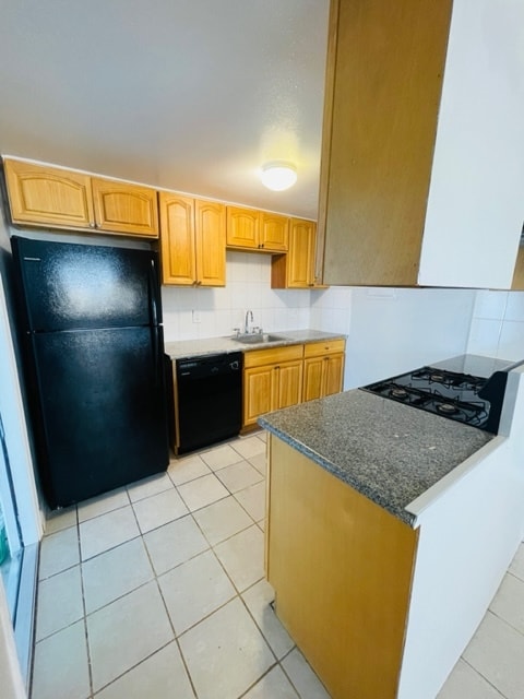 kitchen has granite countertop, stainless steel appliances & fairly newer cabinets - 8164 Valley Green Dr
