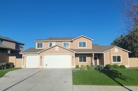 Building Photo - Gorgeous 5 bedroom in Quiet Kennewick Neig...