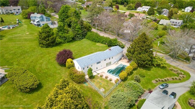 Building Photo - 501 Sandy Point Ave