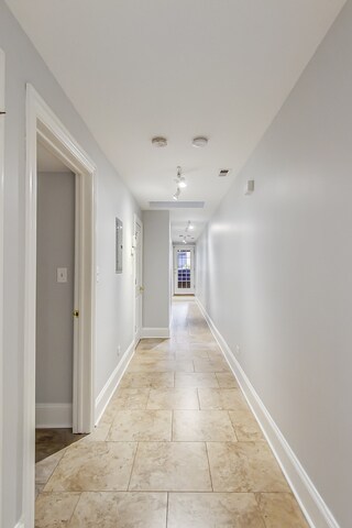 Building Photo - 320 W Evergreen Ave