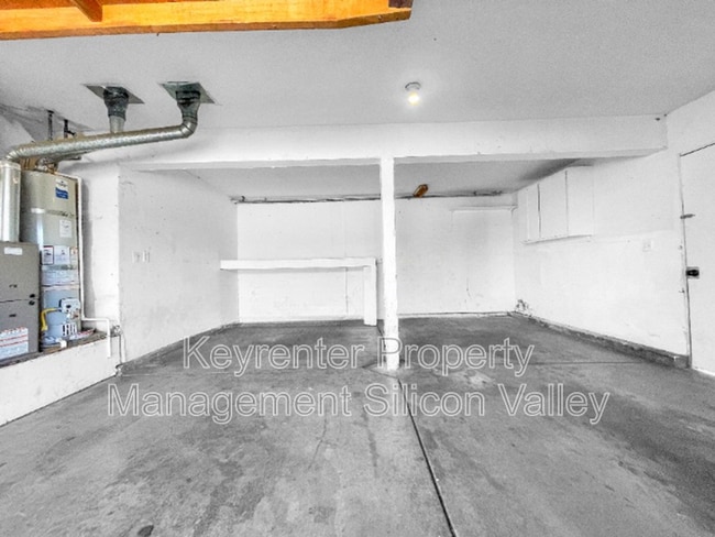 Building Photo - 547 Groth Pl