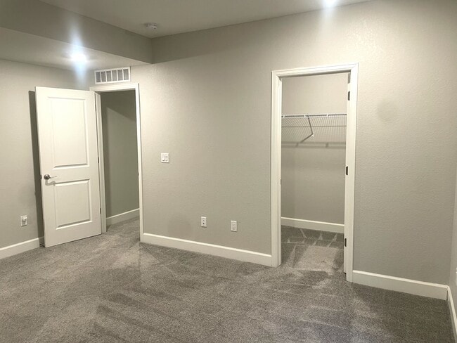Building Photo - 4420 S Perth Ct