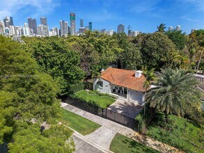 Building Photo - 2311 SW 9th Ave