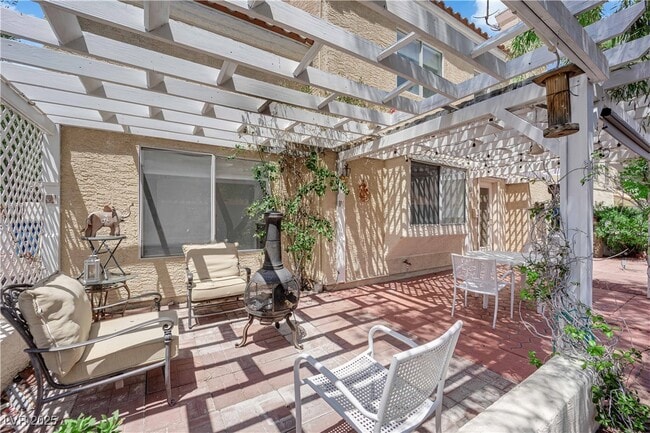 Building Photo - 2128 Desert Pines St