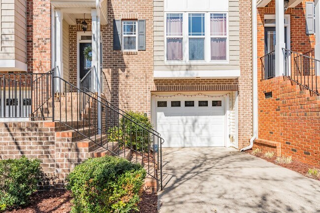 Building Photo - Beautiful 2 bedroom 2.5 bath Townhome in Carrboro