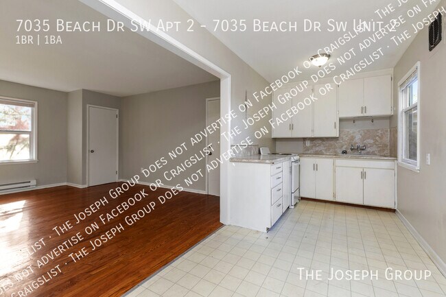 Building Photo - 7035 Beach Dr SW