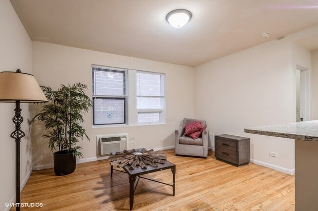 Building Photo - 1504 N Dearborn Pkwy
