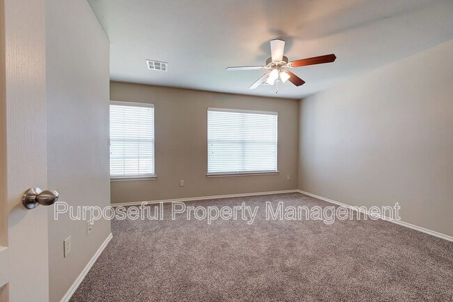 Building Photo - 615 W Shadow Ridge Way