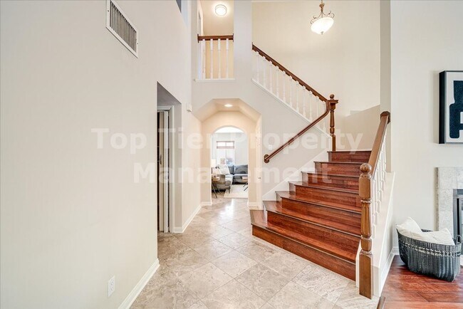 Building Photo - ***Beautiful 3 bed / 2.5 bath / 1,975 sqft House in the Vista/Shadowridge Neighborhood - Availabl...